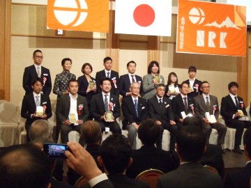 当県人会の一志学理事（上段中央）が日本選手権優勝者として表彰されました。